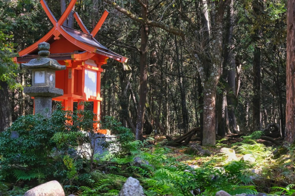 Le sanctuaire Ryuosha dans la forêt près de Nara